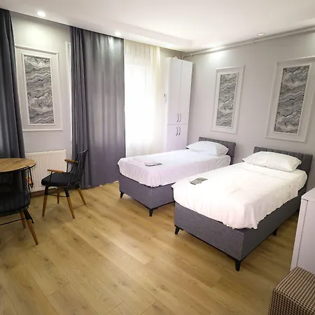 Joe Black Hotell 2*