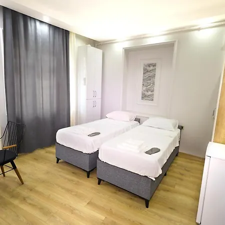 Joe Black Отель