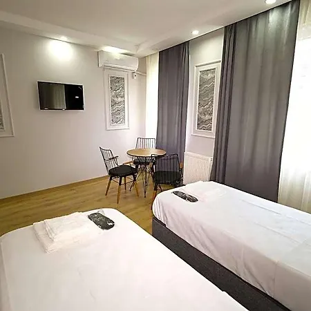Joe Black Hotel